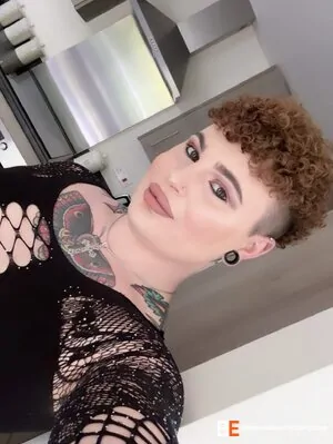 Gay Escort Joshua 21yr - blowjob